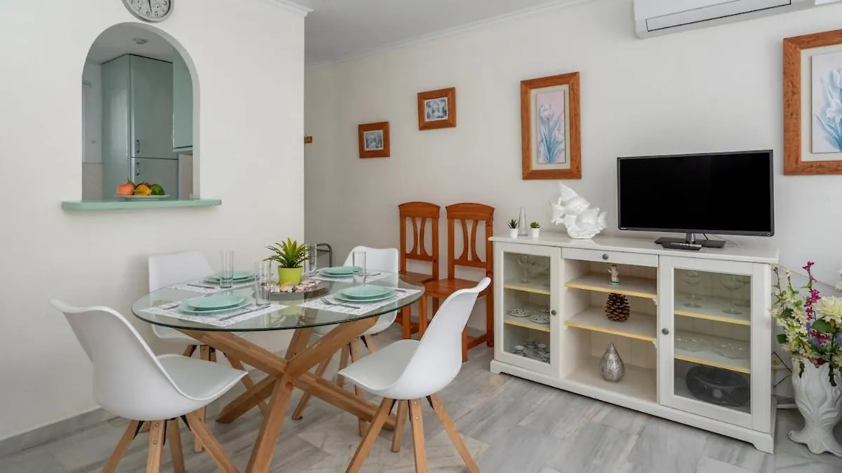 Cozy Seaview Getaway Apartment Fuengirola